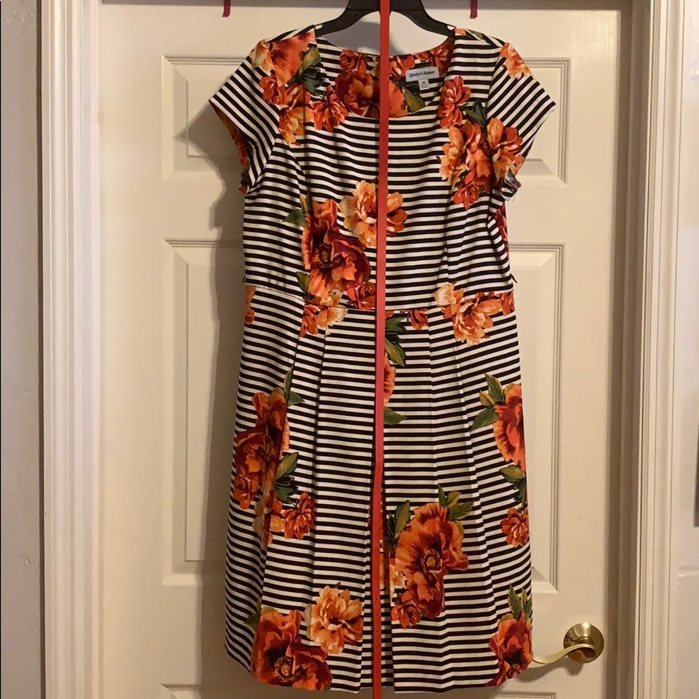 Ladies Shelby & Palmer redress w/Leather Belt!